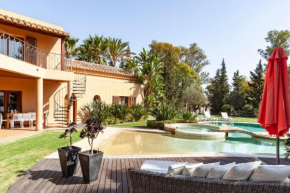 Private pool and Jacuzzi by GalanteVasques